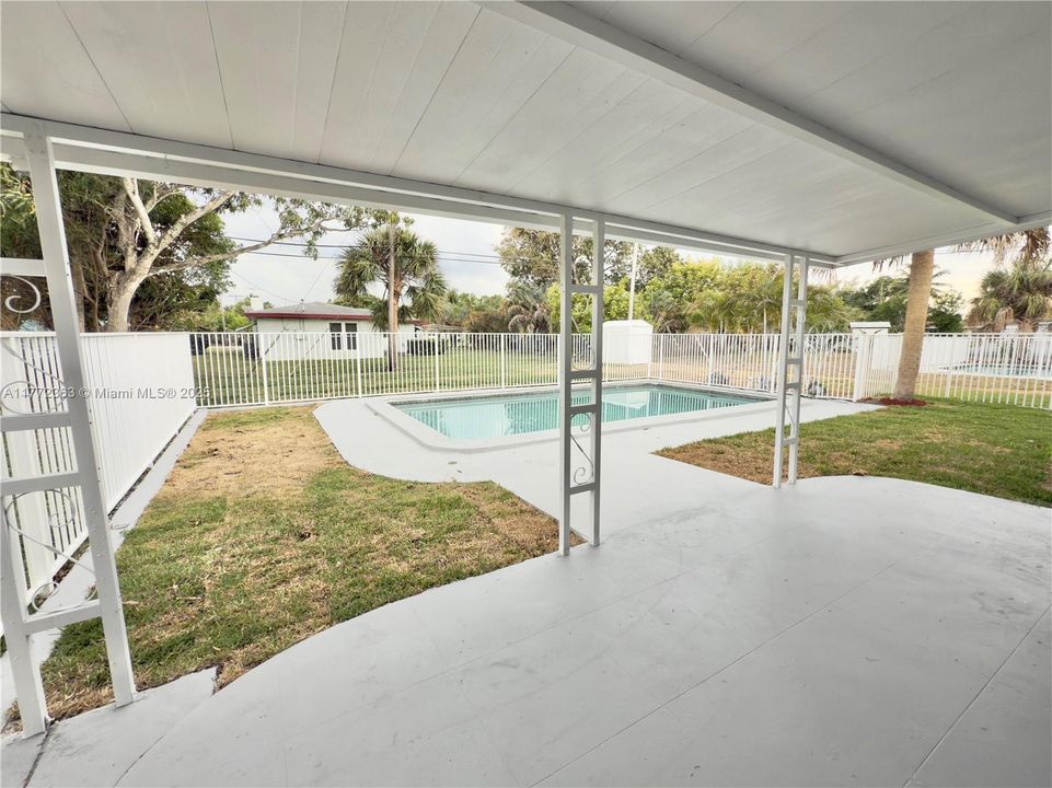 Недавно продано: $595,000 (4 спален, 2 ванн, 1829 Квадратных фут)