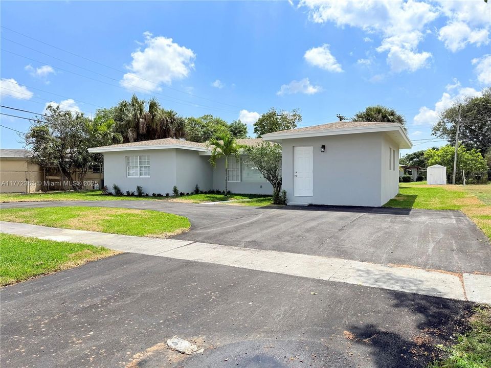 Недавно продано: $595,000 (4 спален, 2 ванн, 1829 Квадратных фут)