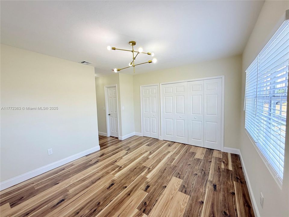 Недавно продано: $595,000 (4 спален, 2 ванн, 1829 Квадратных фут)