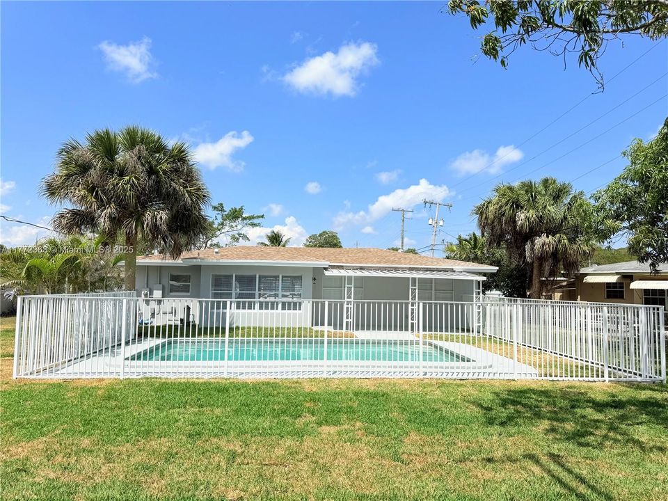 Недавно продано: $595,000 (4 спален, 2 ванн, 1829 Квадратных фут)