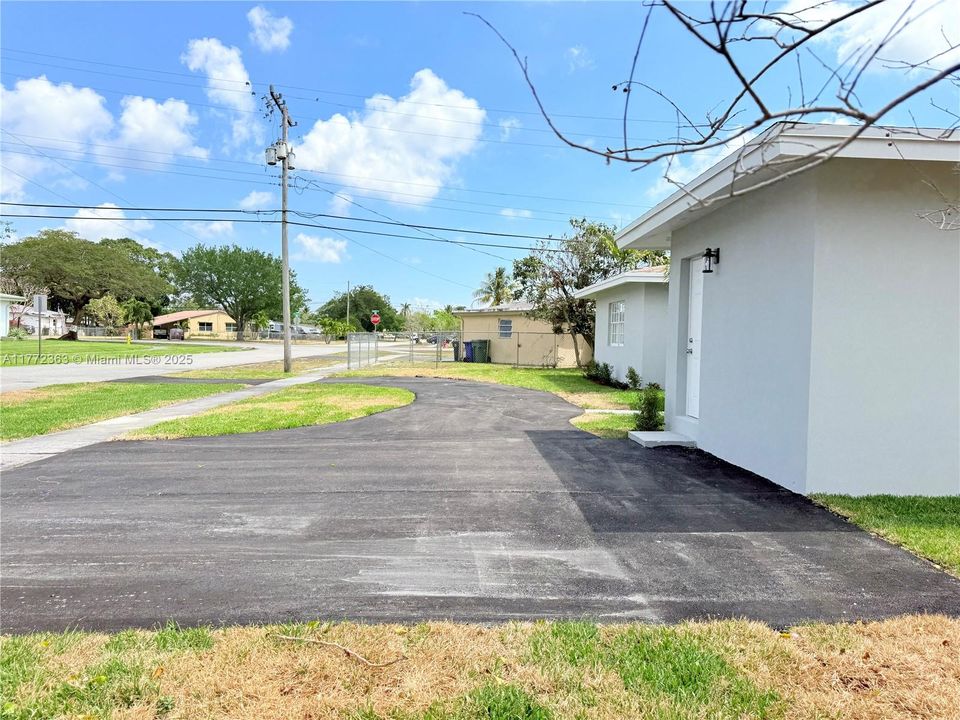 Недавно продано: $595,000 (4 спален, 2 ванн, 1829 Квадратных фут)