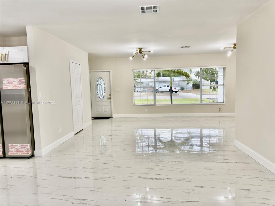 Недавно продано: $595,000 (4 спален, 2 ванн, 1829 Квадратных фут)