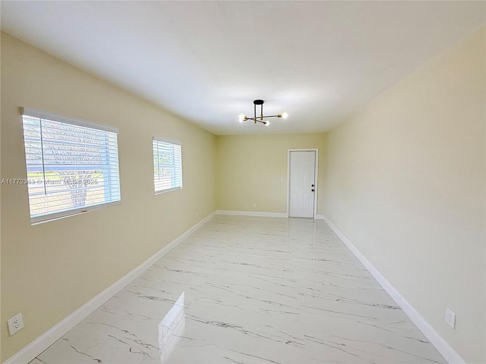 Недавно продано: $595,000 (4 спален, 2 ванн, 1829 Квадратных фут)