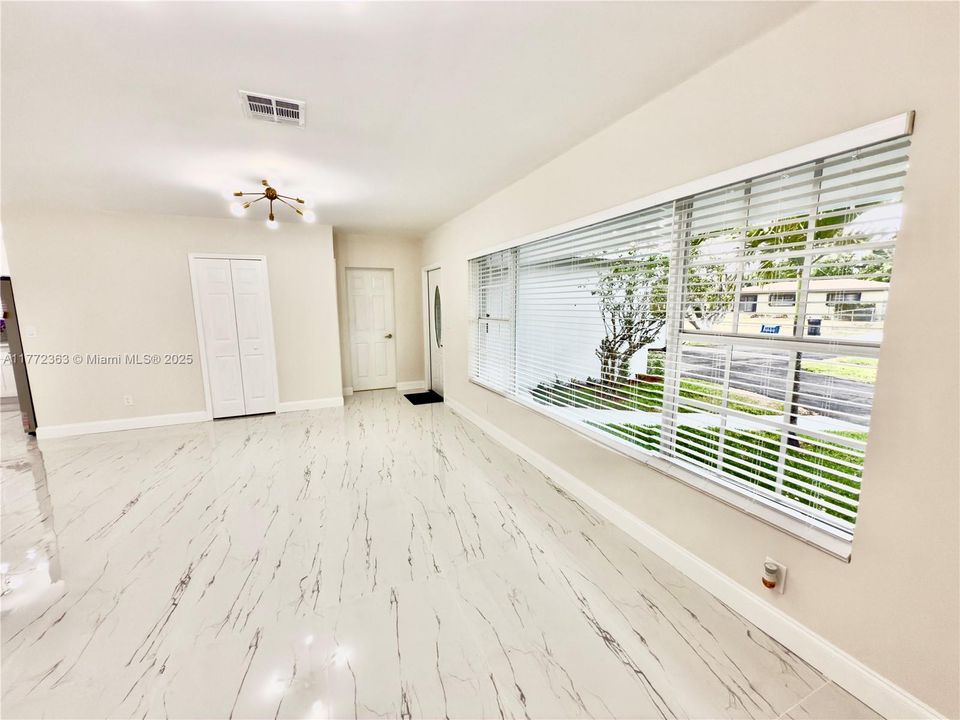 Недавно продано: $595,000 (4 спален, 2 ванн, 1829 Квадратных фут)