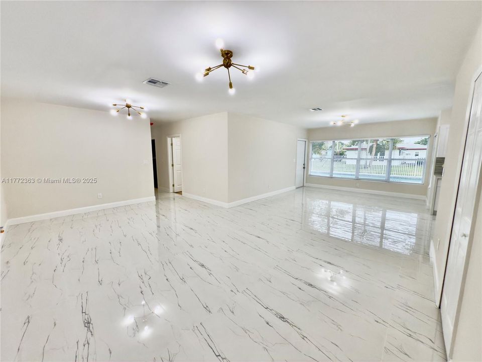 Недавно продано: $595,000 (4 спален, 2 ванн, 1829 Квадратных фут)