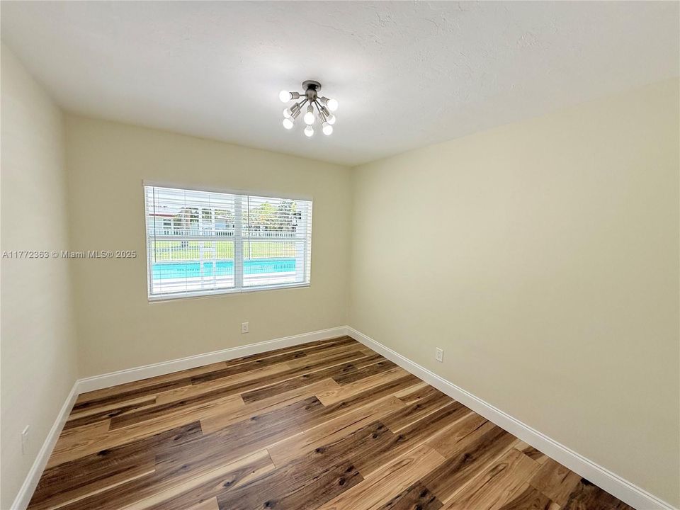 Недавно продано: $595,000 (4 спален, 2 ванн, 1829 Квадратных фут)