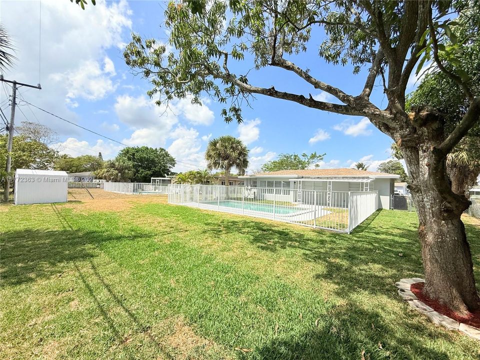 Недавно продано: $595,000 (4 спален, 2 ванн, 1829 Квадратных фут)