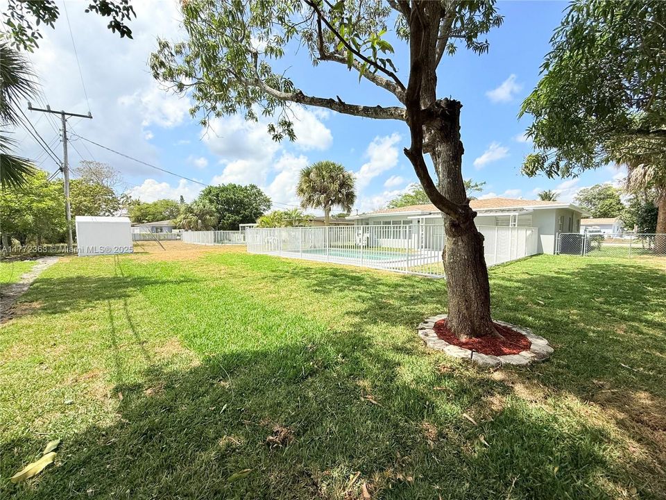 Недавно продано: $595,000 (4 спален, 2 ванн, 1829 Квадратных фут)