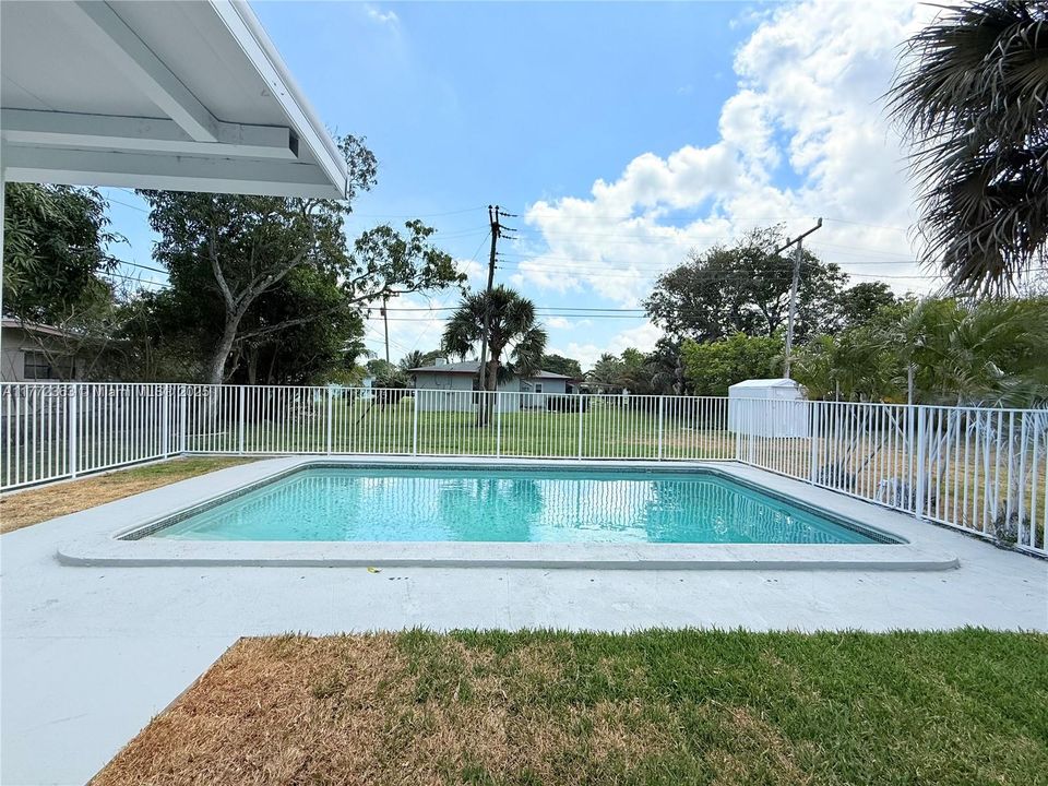 Недавно продано: $595,000 (4 спален, 2 ванн, 1829 Квадратных фут)