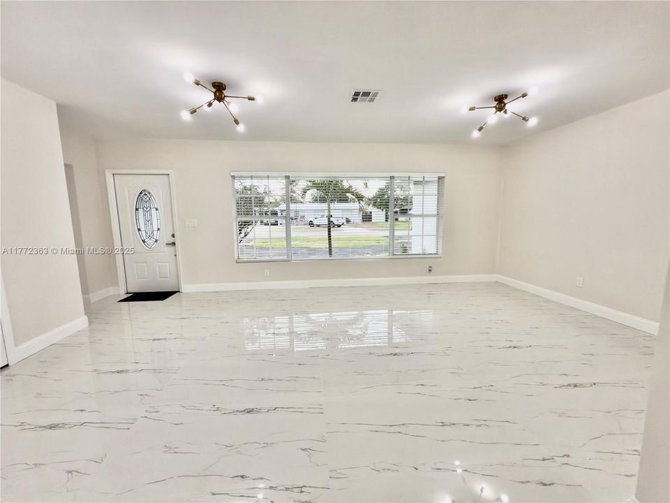 Недавно продано: $595,000 (4 спален, 2 ванн, 1829 Квадратных фут)