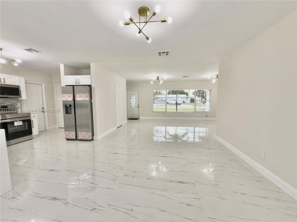 Недавно продано: $595,000 (4 спален, 2 ванн, 1829 Квадратных фут)