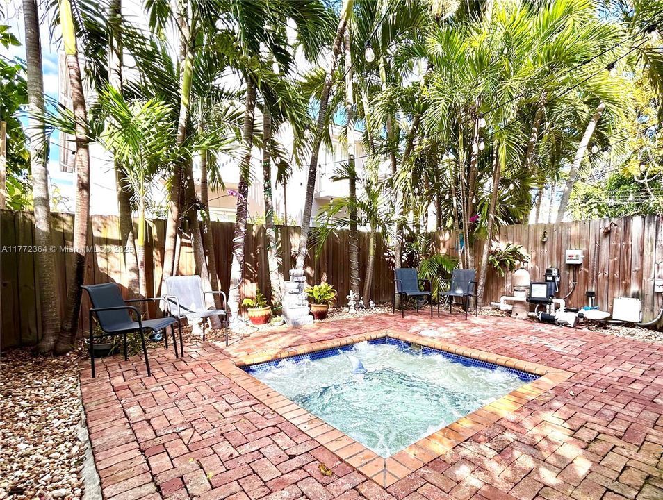 Недавно арендовано: $5,100 (3 спален, 2 ванн, 2073 Квадратных фут)