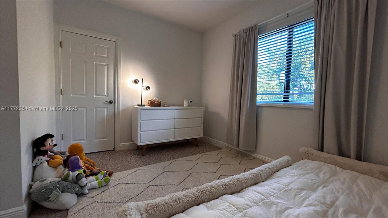 Недавно арендовано: $5,100 (3 спален, 2 ванн, 2073 Квадратных фут)