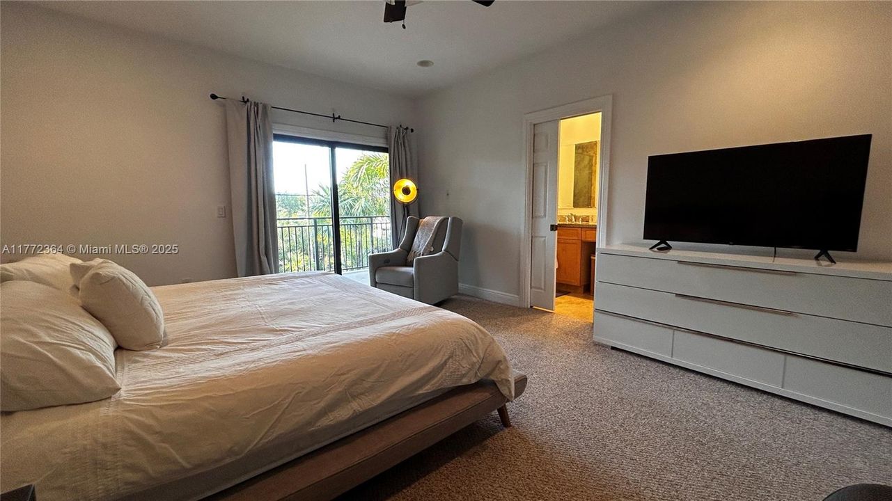 Недавно арендовано: $5,100 (3 спален, 2 ванн, 2073 Квадратных фут)