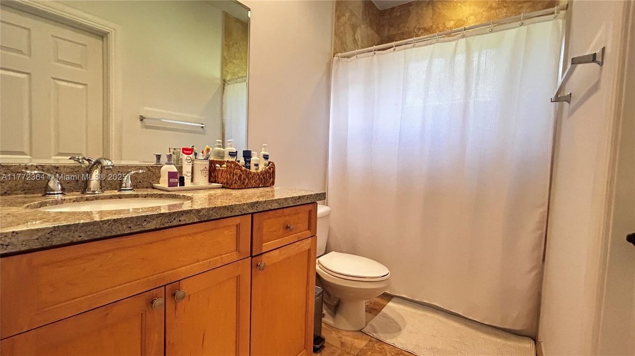 Недавно арендовано: $5,100 (3 спален, 2 ванн, 2073 Квадратных фут)