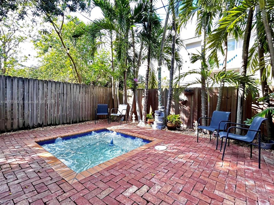 Недавно арендовано: $5,100 (3 спален, 2 ванн, 2073 Квадратных фут)