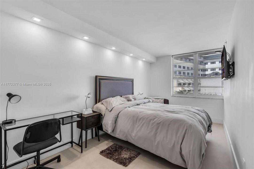 Recently Sold: $345,000 (1 beds, 1 baths, 550 Square Feet)