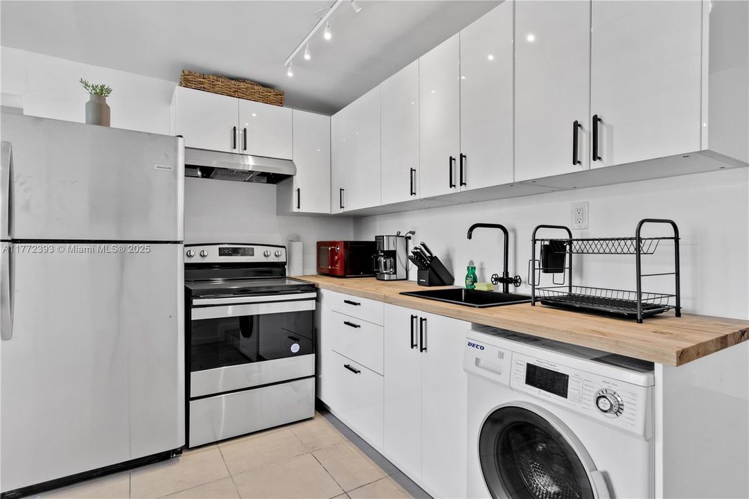 最近租的: $2,500 (2 贝兹, 1 浴室, 800 平方英尺)