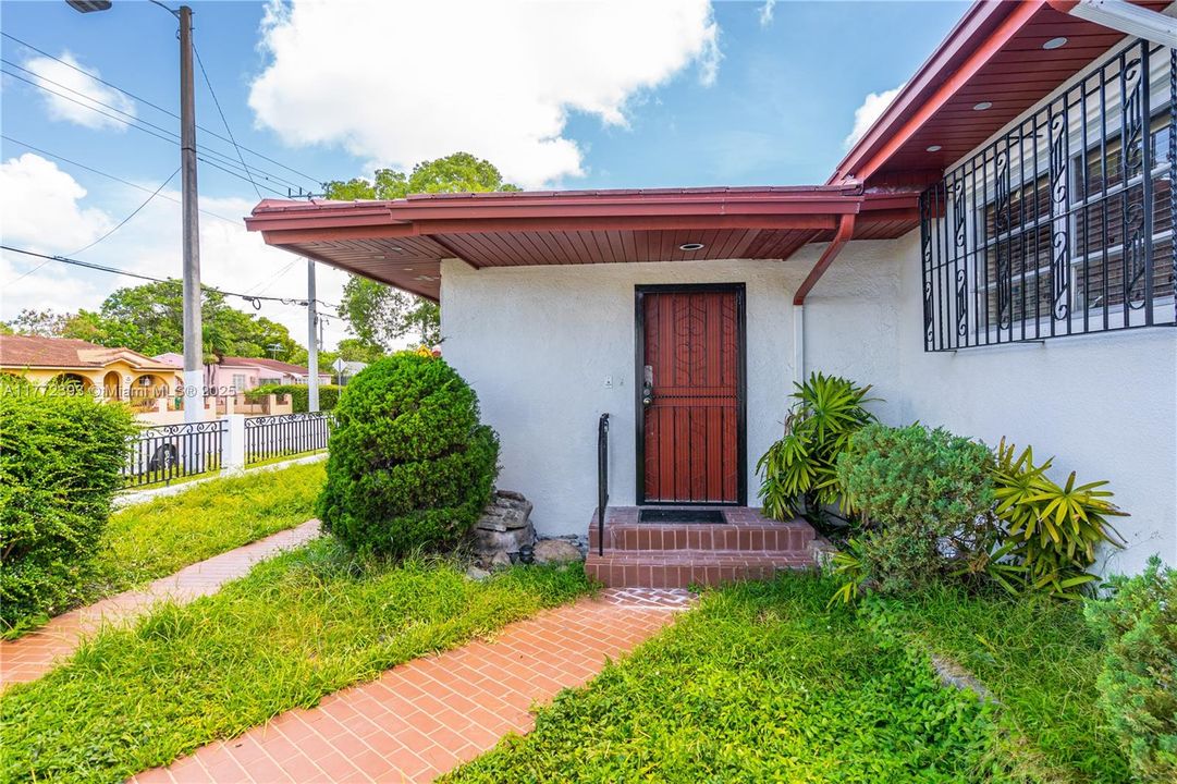 最近租的: $2,500 (2 贝兹, 1 浴室, 800 平方英尺)