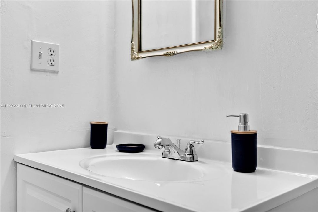 最近租的: $2,500 (2 贝兹, 1 浴室, 800 平方英尺)