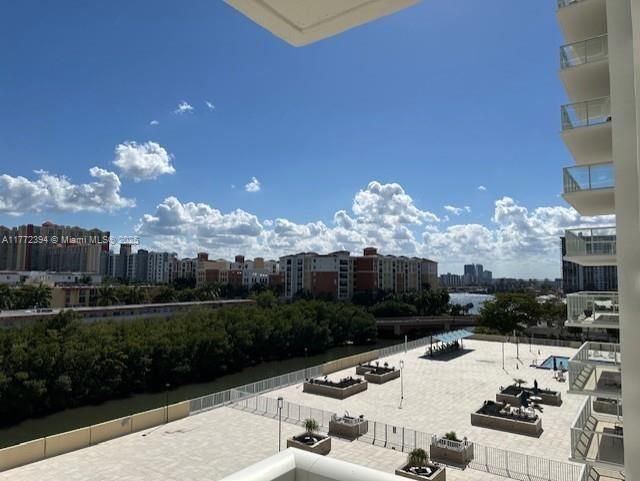 Recientemente alquilado: $2,600 (2 camas, 2 baños, 1286 Pies cuadrados)