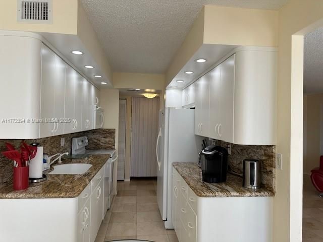 Recientemente alquilado: $2,600 (2 camas, 2 baños, 1286 Pies cuadrados)