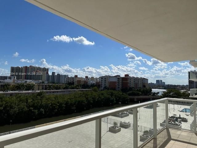 Recientemente alquilado: $2,600 (2 camas, 2 baños, 1286 Pies cuadrados)