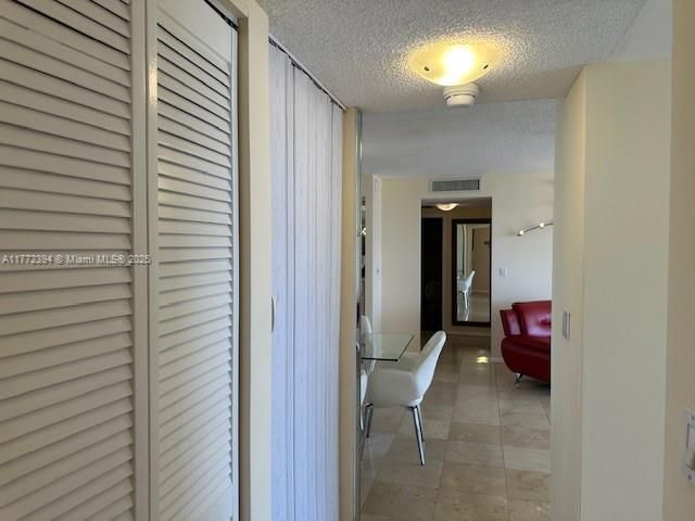 Recientemente alquilado: $2,600 (2 camas, 2 baños, 1286 Pies cuadrados)