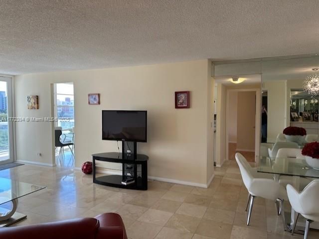 Recientemente alquilado: $2,600 (2 camas, 2 baños, 1286 Pies cuadrados)