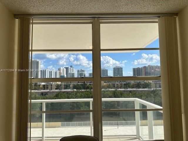 Recientemente alquilado: $2,600 (2 camas, 2 baños, 1286 Pies cuadrados)