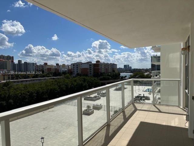 Recientemente alquilado: $2,600 (2 camas, 2 baños, 1286 Pies cuadrados)