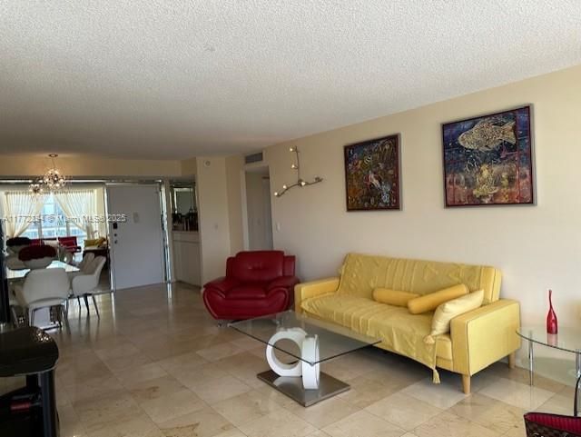 Recientemente alquilado: $2,600 (2 camas, 2 baños, 1286 Pies cuadrados)