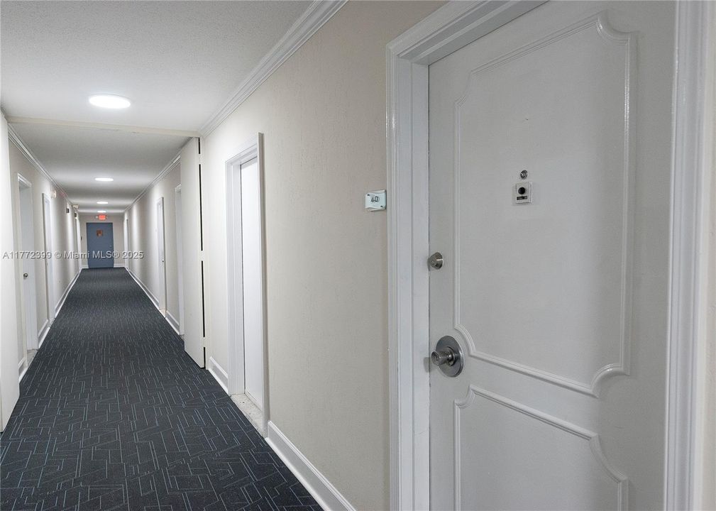 For Sale: $320,000 (1 beds, 1 baths, 855 Square Feet)