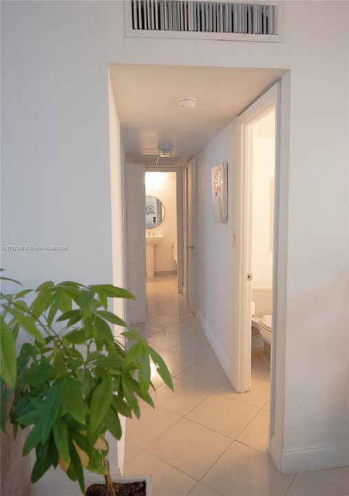 For Sale: $320,000 (1 beds, 1 baths, 855 Square Feet)