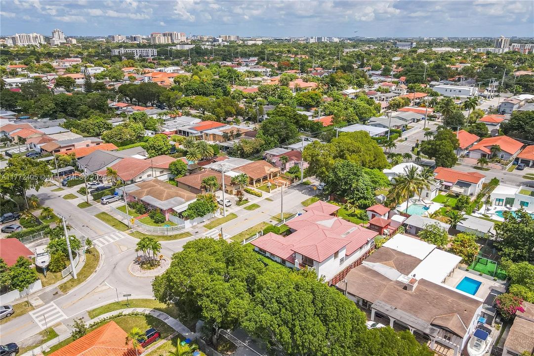 最近租的: $4,300 (4 贝兹, 3 浴室, 1800 平方英尺)