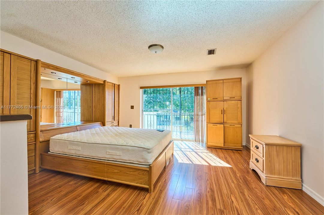 最近租的: $4,300 (4 贝兹, 3 浴室, 1800 平方英尺)