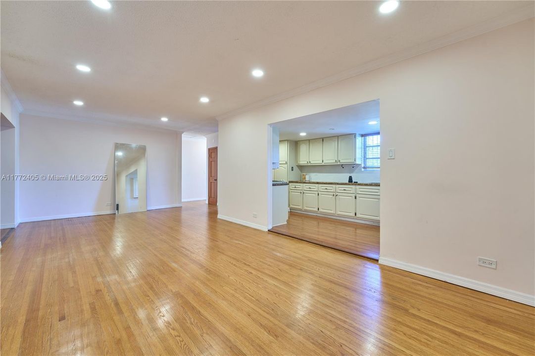 最近租的: $4,300 (4 贝兹, 3 浴室, 1800 平方英尺)