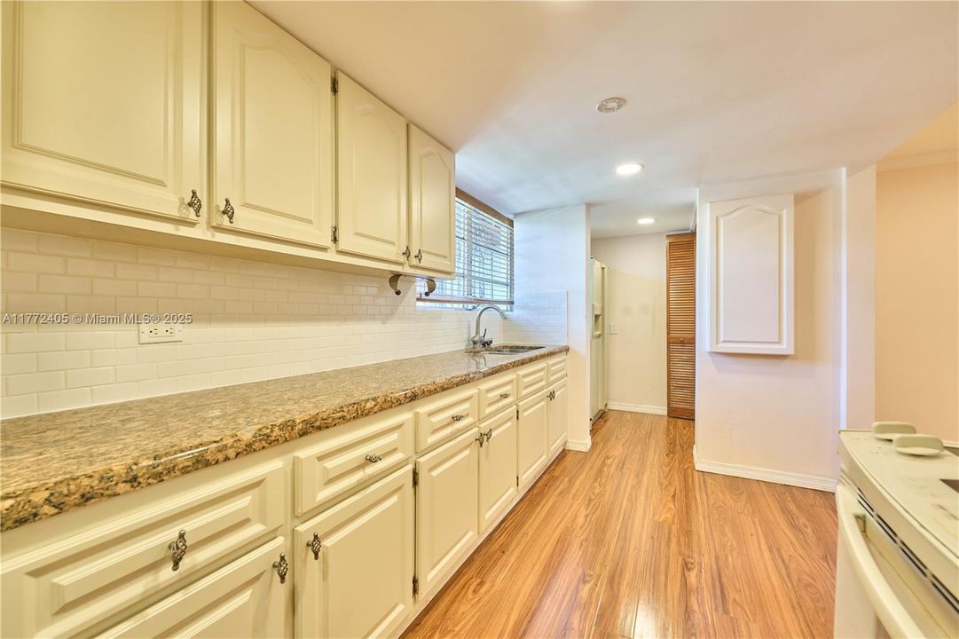 最近租的: $4,300 (4 贝兹, 3 浴室, 1800 平方英尺)