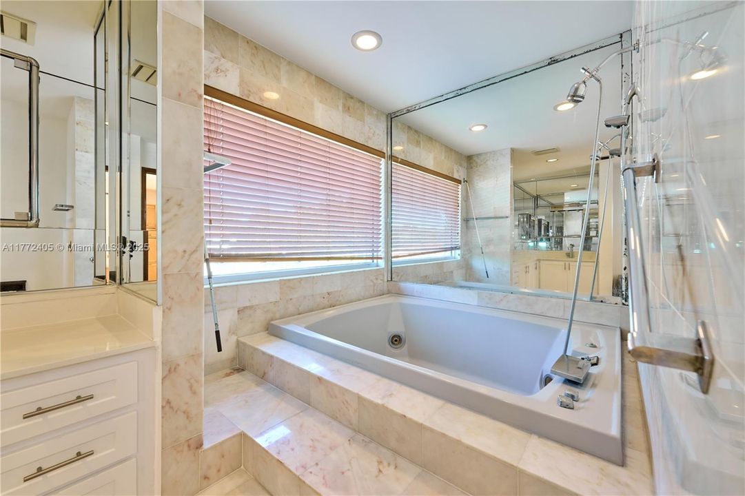 最近租的: $4,300 (4 贝兹, 3 浴室, 1800 平方英尺)