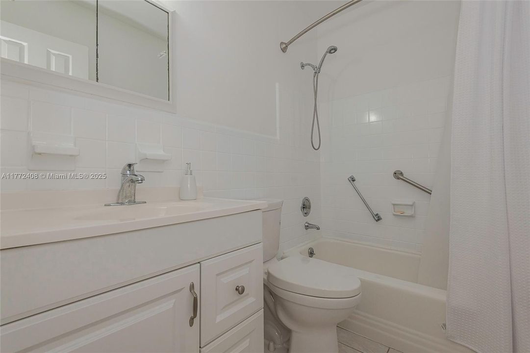 Clean/modern/impeccable like the rest of the unit