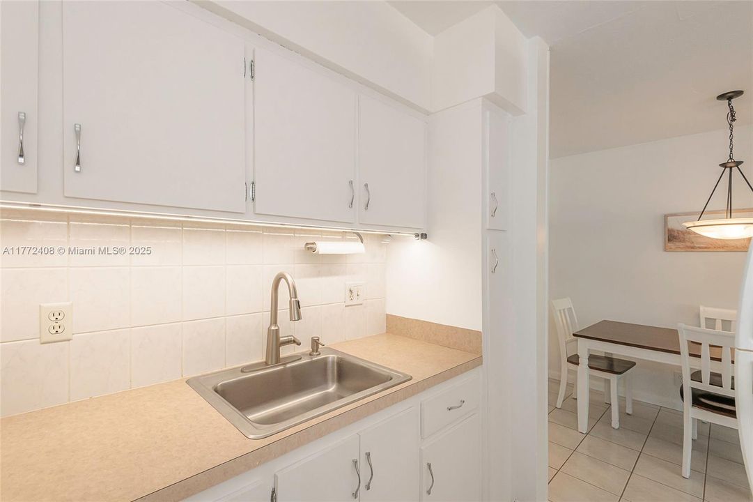 Недавно продано: $85,000 (1 спален, 1 ванн, 625 Квадратных фут)