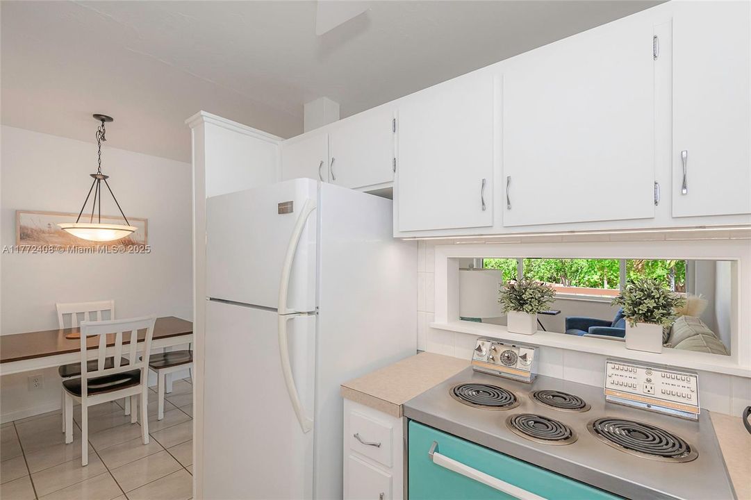 Недавно продано: $85,000 (1 спален, 1 ванн, 625 Квадратных фут)