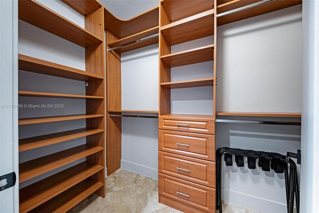 Active With Contract: $2,700,000 (3 beds, 3 baths, 2130 Square Feet)