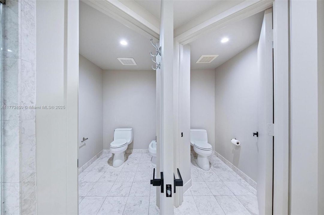 Active With Contract: $2,700,000 (3 beds, 3 baths, 2130 Square Feet)