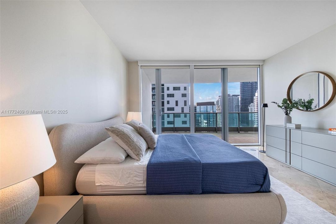 Active With Contract: $2,700,000 (3 beds, 3 baths, 2130 Square Feet)