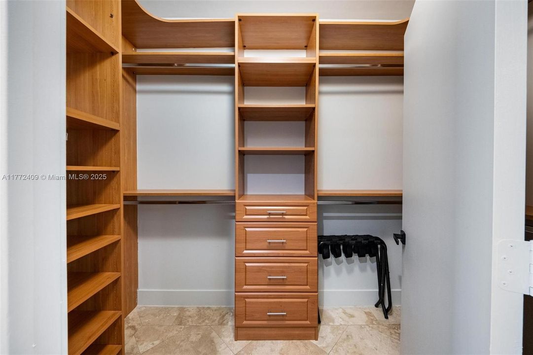 Active With Contract: $2,700,000 (3 beds, 3 baths, 2130 Square Feet)