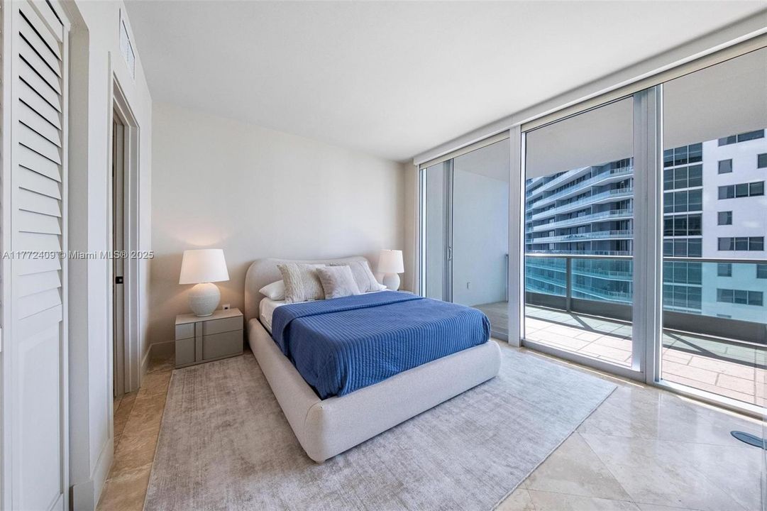 Active With Contract: $2,700,000 (3 beds, 3 baths, 2130 Square Feet)