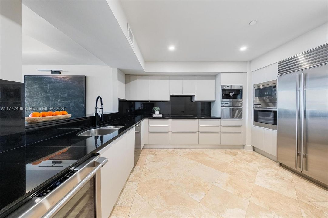 Active With Contract: $2,700,000 (3 beds, 3 baths, 2130 Square Feet)