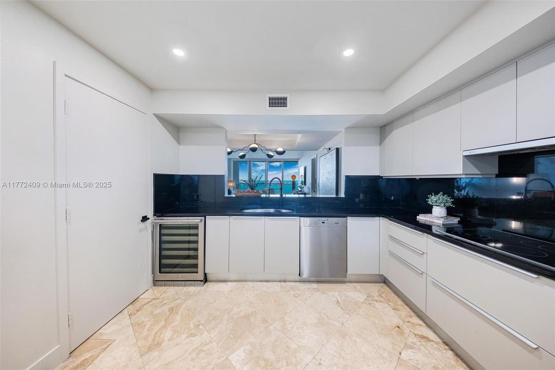 Active With Contract: $2,700,000 (3 beds, 3 baths, 2130 Square Feet)