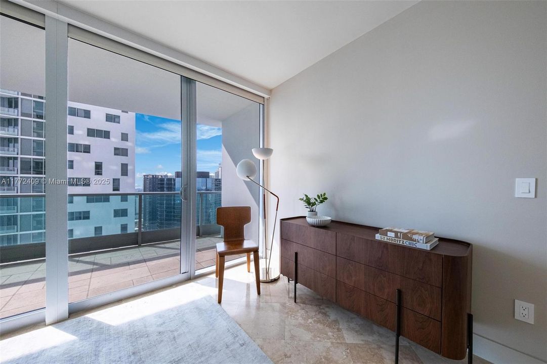 Active With Contract: $2,700,000 (3 beds, 3 baths, 2130 Square Feet)